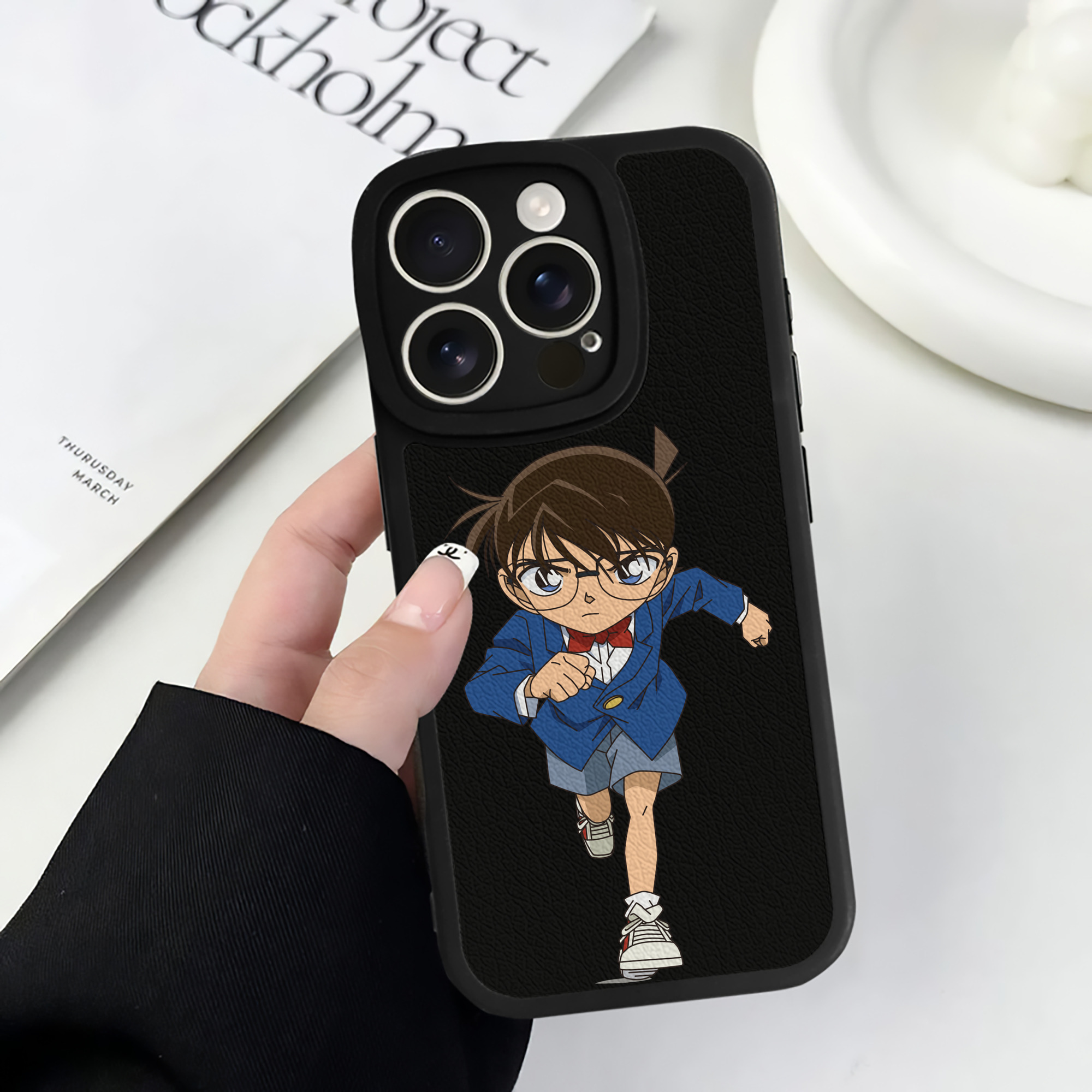 （画像用） 名探偵コナン 江戸川 コナン Detective Conan Conan Edogawa 【iPhone 16シリーズ対応】シリコンスマホケース（レザー調） 材質：シリコン